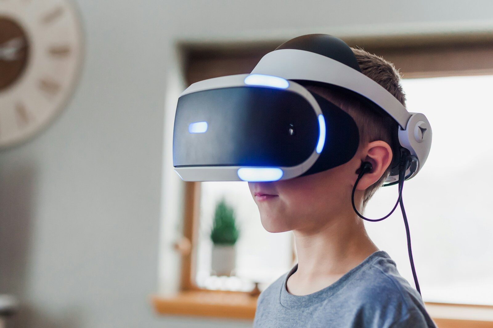 Photo by Jessica Lewis 🦋 thepaintedsquare boy wearing black and white VR headset