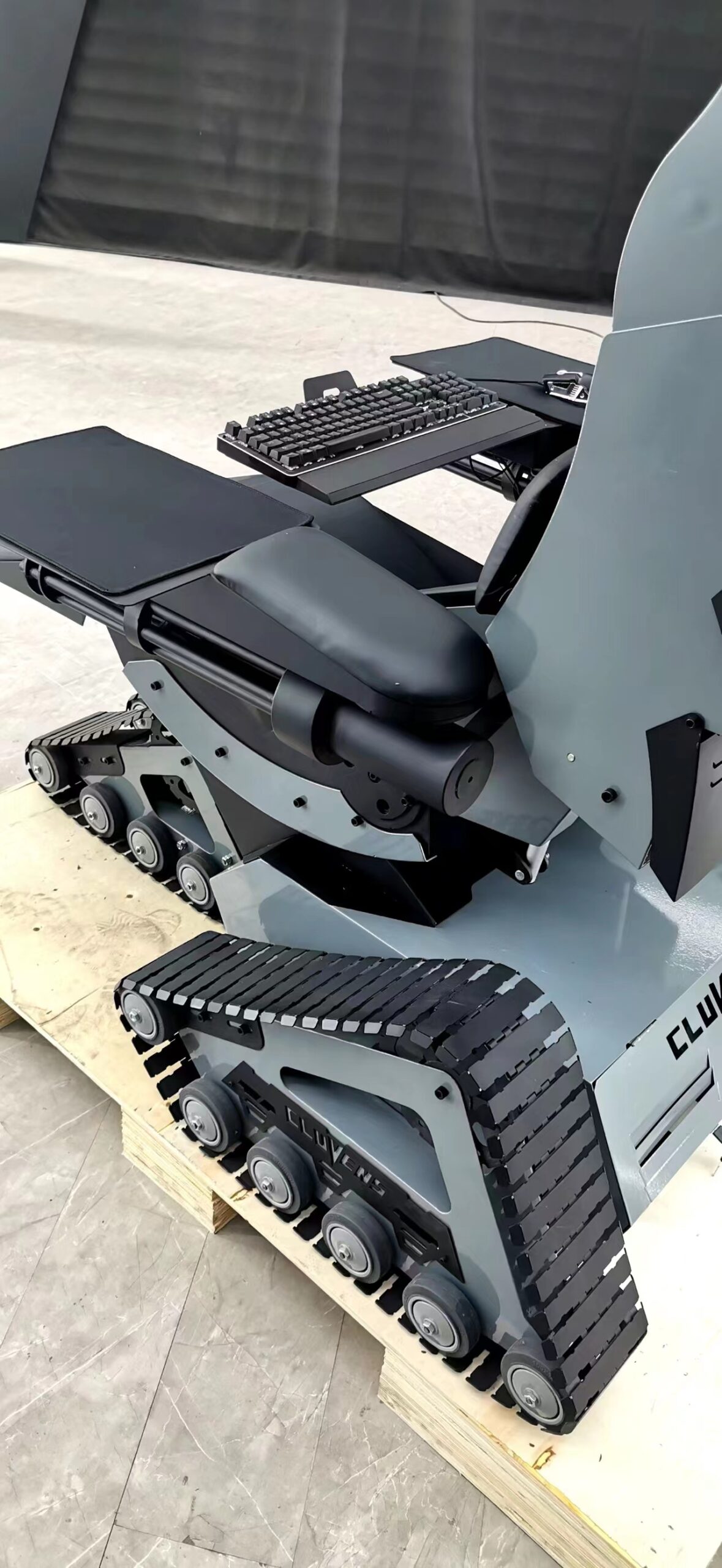 Cluvens Gatling Battle Workstation - Image 9
